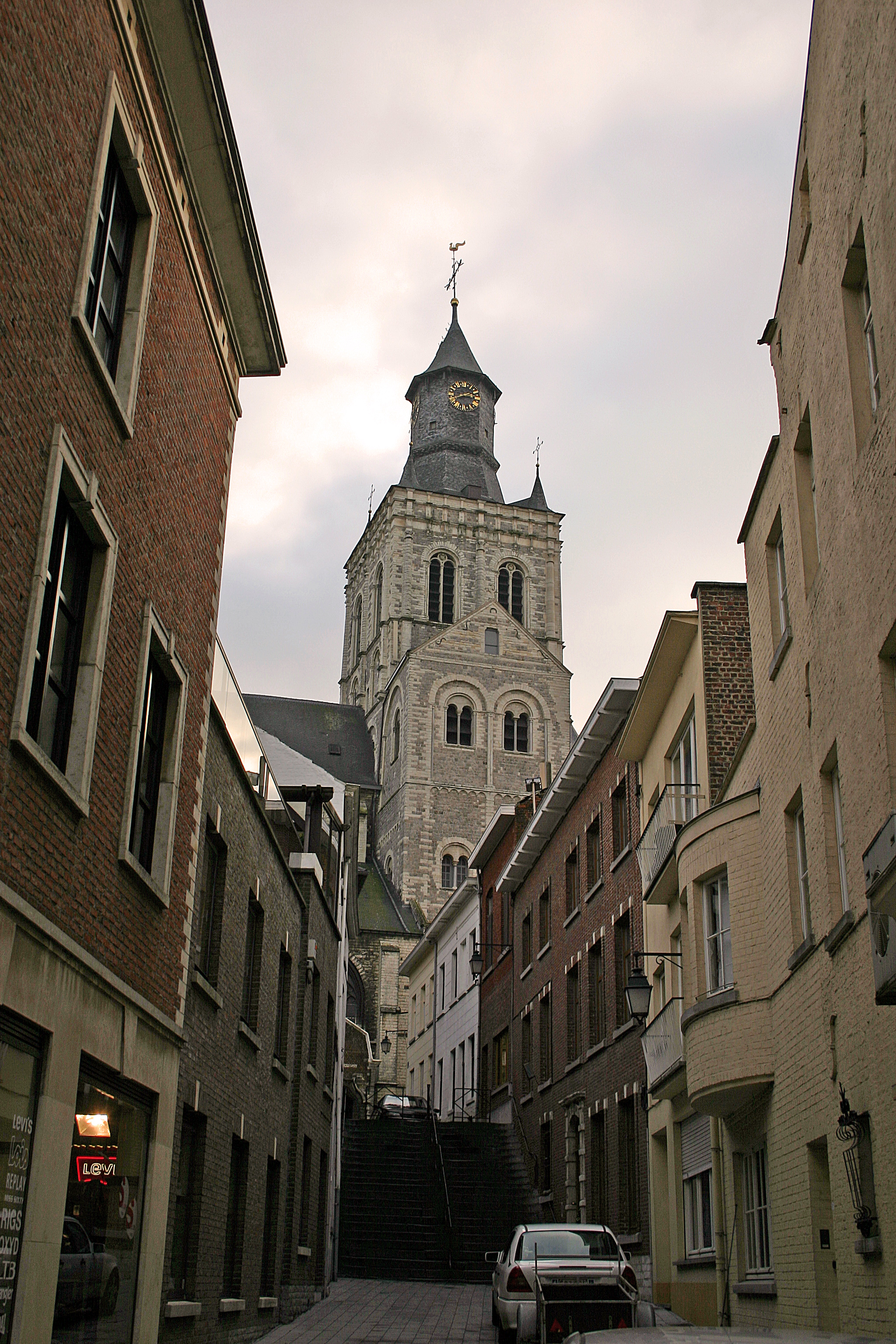 De Sint-Germanuskerk te Tienen. (Afbeelding: E. Kempeneers/Wikimedia Commons)